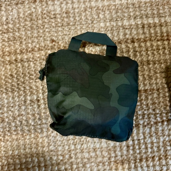 Eddie Bauer Stowaway 25L Tote Bag - Picture 2 of 2